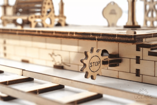 Perron de gare Ugears – Puzzle 3d Mécanique en bois