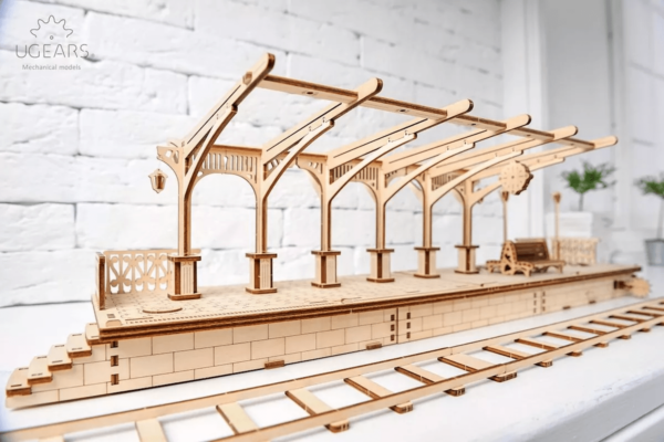 Perron de gare Ugears – Puzzle 3d Mécanique en bois