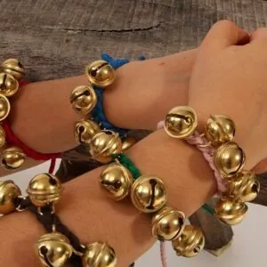 BRACELET MEDIEVAL TRESSER CORDELETTE BLEUE AVEC GRELOTS