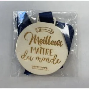 MEDAILLE EN BOIS MEILLEUR MAITRE DU MONDE - MA FABRIQUE PERSO