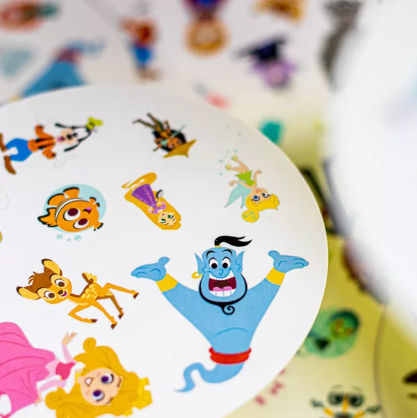 Asmodee France - 🐭🌟 Revivez 100 ans de magie Disney avec Dobble ! 🌟🐭  Cette année, le célèbre jeu d'observation et de réflexes mettra en scène  vos personnages Disney et Pixar préférés !